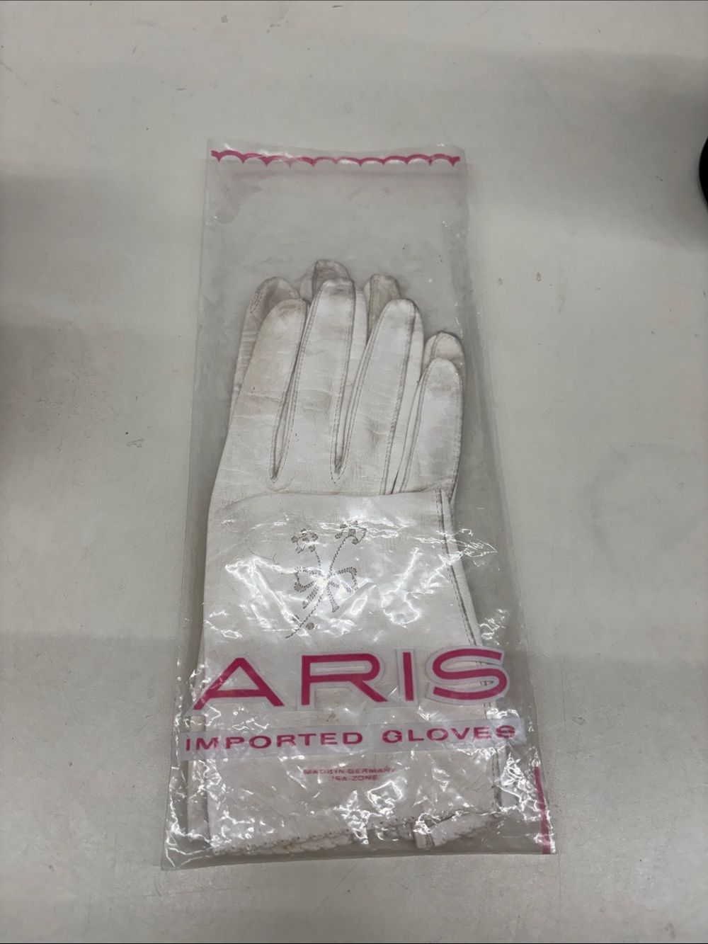Aris White Women's Dress Gloves with Floral Embroidery